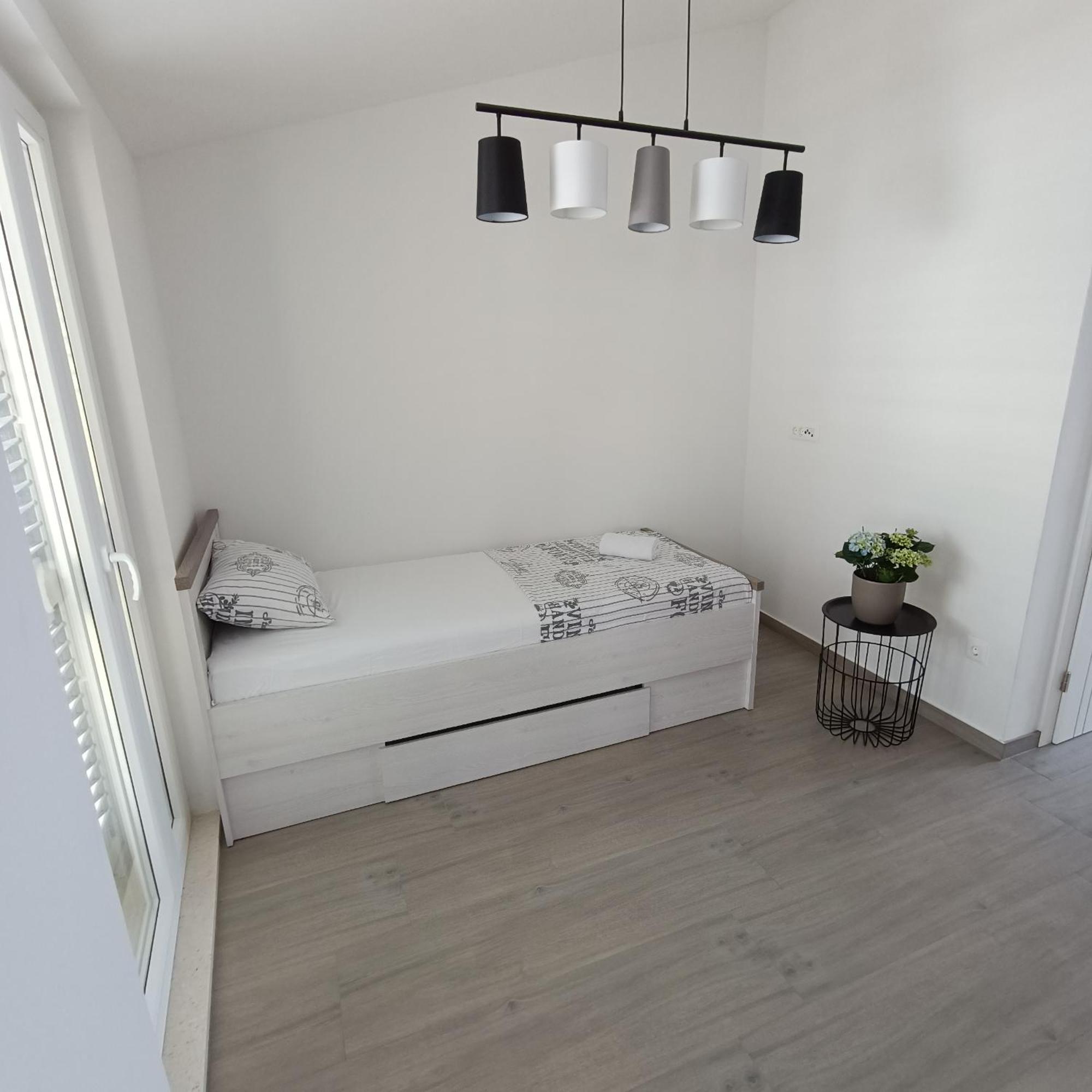 Apartmani Kristijan Igrane Exterior photo